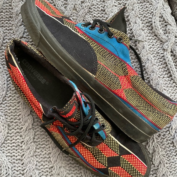 SOLD: Men’s geometric African print Converse - Picture 3 of 5